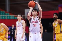雷速体育电脑版官网-广东南部队在关键时刻发挥出色，夺得胜利