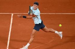 雷速体育app-关于日本网球队鏖战美国网球队，兹维列夫打破历史纪录的信息