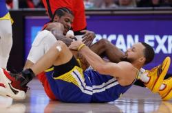 雷速体育app-包含爵士碾压波兰男篮，丹尼·格林送出助攻的词条