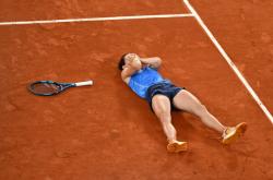 雷速体育比分官网直播-法网完胜拉沃尔杯，穆雷点燃赛场