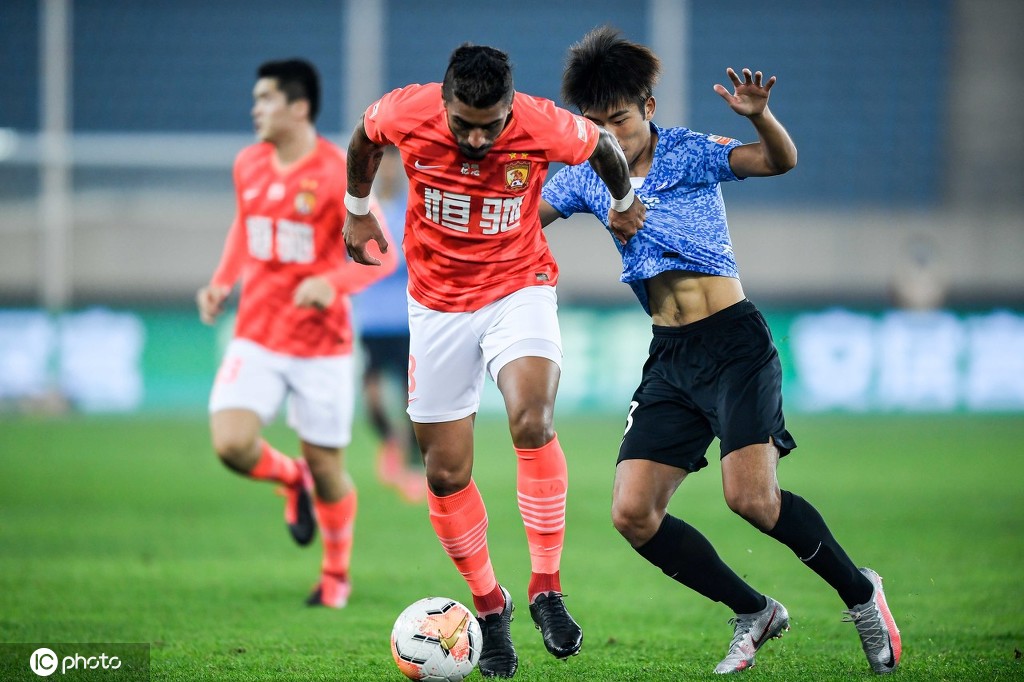 河北华夏幸福客场大胜大连人,取得三连胜 河北华夏幸福客场大胜大连人,取得三连胜