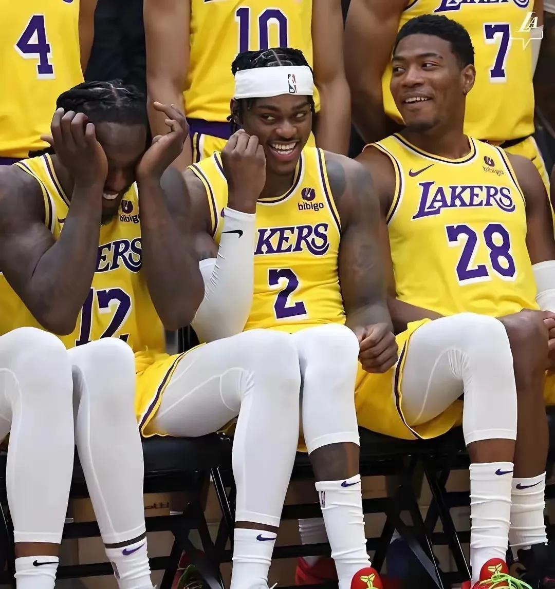 湖人主控球员发威，率队大胜对手保持全胜