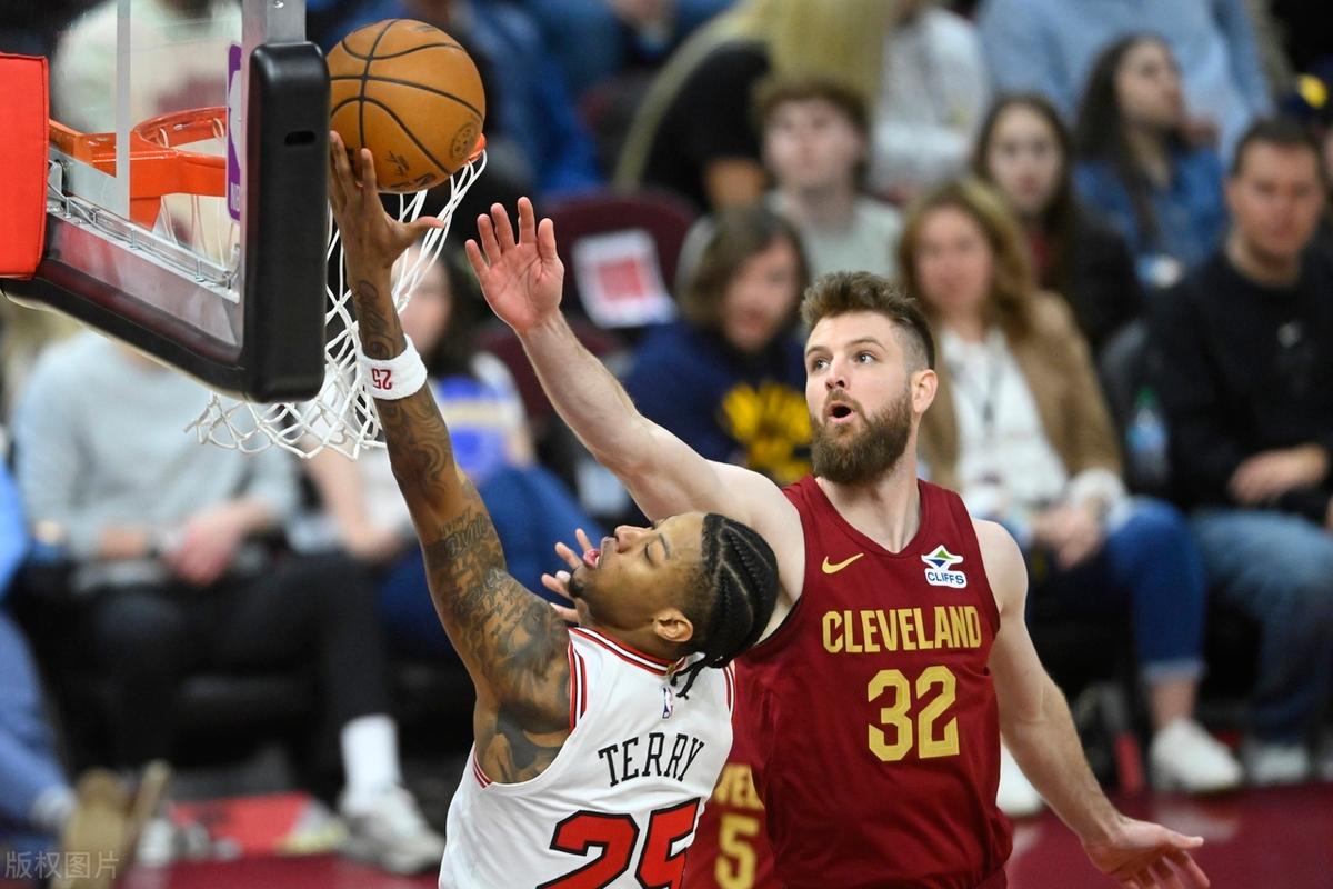 公牛轻取骑士,取得赛季首胜 公牛轻取骑士,取得赛季首胜