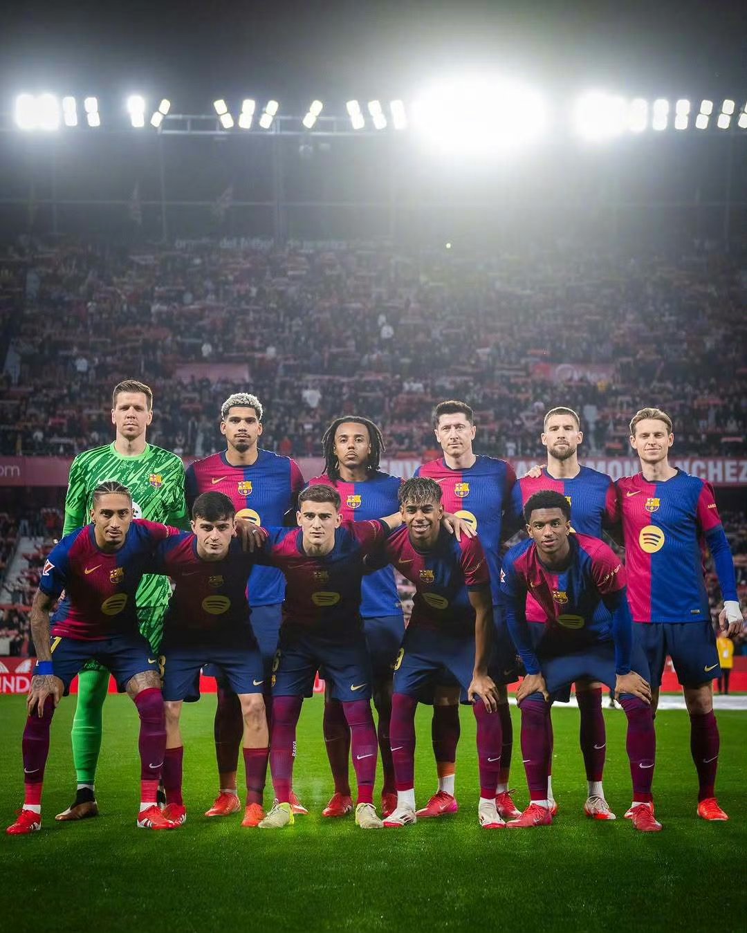 包含巴塞罗那晋级四强，生死战取胜的词条