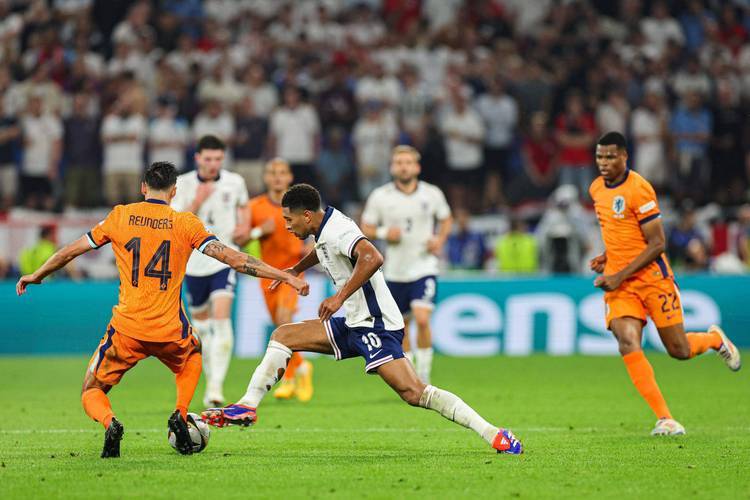 芬兰队在客场惨败，形势严峻