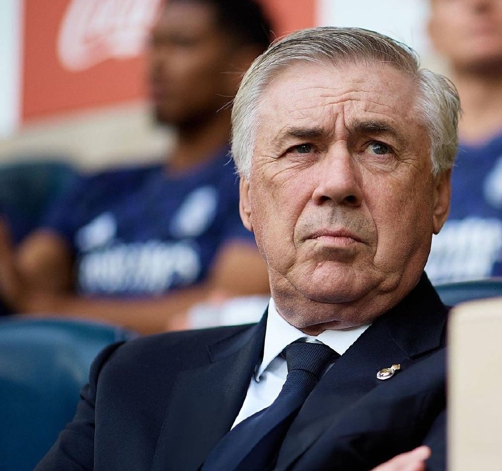 巴塞罗那遭遇惨败，球迷怒吼主教练