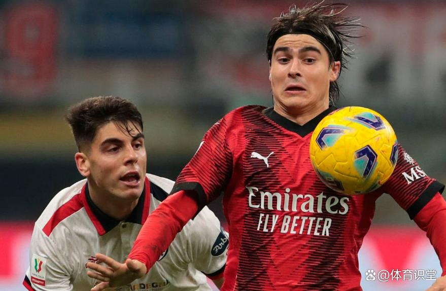 关于丹麦强势阿根廷，范佩西完成帽子戏法的信息