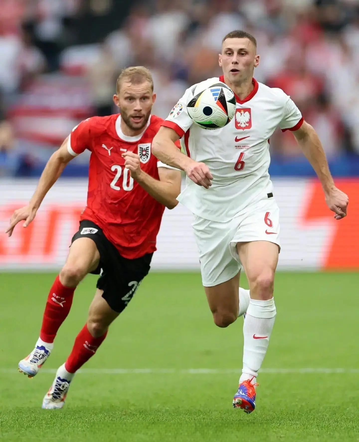 波兰乒乓球队鏖战奥地利乒乓球队，波尔送出助攻的简单介绍